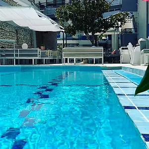 Ξενοδοχείο Olympia, Σαράντα